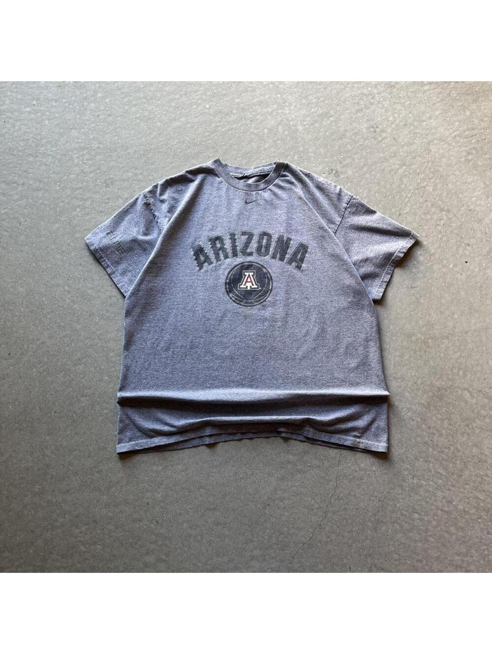 Vintage Y2K Nike Arizona Wildcats Center Swoosh T-Shirt